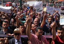 Protestas simbólicas de periodistas egipcios junto a la sede del Sindicato.