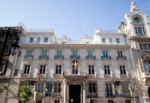 Edificio de la Real Academia de Bellas Artes San Fernando en la calle Alcalá de Madrid.