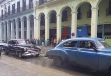 Taxis en La Habana, foto de Pressenza