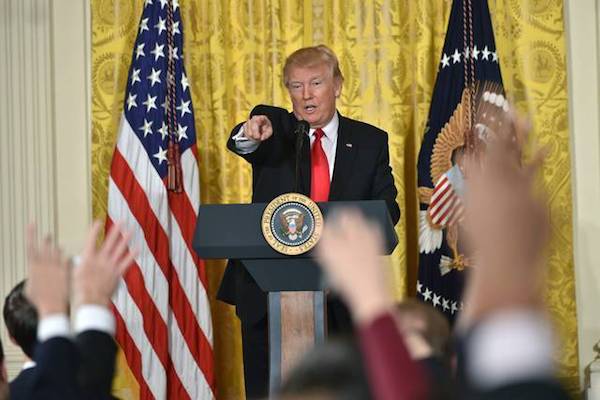 trump-medios Donald Trump gallina de los huevos de oro para la prensa