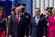 El presidente Trump recibido en Polonia con honores militares