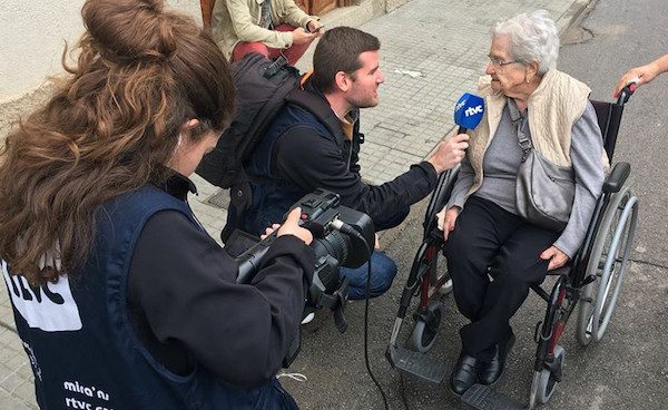 tv-comunitaria-cardedeu-entrevista-calle-600x368 España responderá ante la ONU por no asignar licencias de TV comunitarias