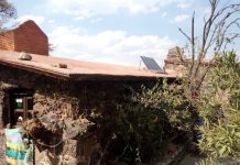 Una vivienda con un panel solar en el municipio de Tula, en Hidalgo, un estado contiguo a Ciudad de México. Las fuentes renovables no convencionales se consideran un instrumento para combatir la pobreza energética. Crédito: Emilio Godoy/IPS