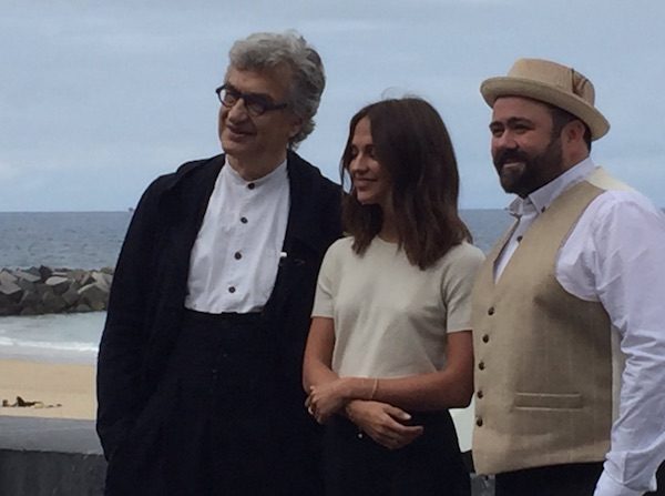 wenders-vikander-jones-donostia-2017-600x447 65 Festival de San Sebastián: Wim Wenders decepciona