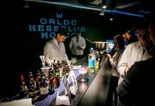 Interior del bar World Chess Club de Moscú
